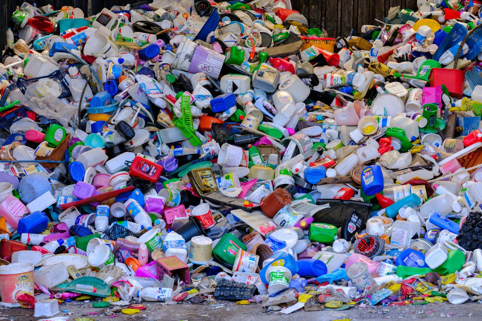 Circular economy recycling materials and end-of-life pathways